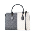 Tasche Schwarz Michael Kors aus hochwertigem Canvas-Stoff mit Reißverschluss und Markenetui, ideal für Damen.