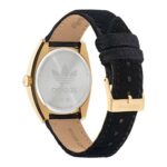 Elegante Adidas Damenuhr (39 mm) mit goldfarbenem Gehäuse und schwarzem Lederarmband.