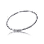 Eleganter Damen-Armreif Time Force aus hochwertigem Silber Edelstahl, ideal für jeden Anlass.