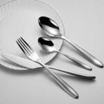 Besteck Grau Edelstahl Arthur Martin – 24-teiliges Set aus hochwertigem Edelstahl für stilvolle Tischdekoration.