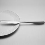 Besteck Grau Edelstahl Arthur Martin – 24-teiliges Set aus hochwertigem Edelstahl für stilvolle Tischdekoration.