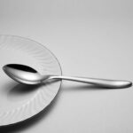 Besteck Grau Edelstahl Arthur Martin – 24-teiliges Set aus hochwertigem Edelstahl für stilvolle Tischdekoration.