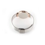 Bering Damenuhr (Ø 31 mm) mit rotgoldfarbenem Edelstahlgehäuse und silberfarbenem Stahlarmband, kratzfestem Saphirglas.