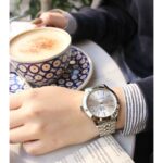 Ice Damenuhr (40 mm) in elegantem grauen Edelstahl mit Solar-Uhrwerk und 10 atm Wasserdichtigkeit.