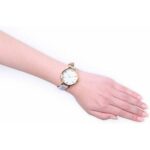 Olivia Burton Damenuhr mit lila Lederarmband und goldenem Gehäuse, stilvolles Accessoire für jeden Anlass.