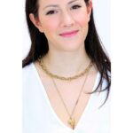 Elegante Damen Halskette Guess Gold aus Edelstahl mit Herzanhänger und Logo-Gravur im Layering-Look.