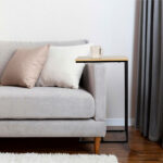 Beistelltisch aus Stahl mit Melamin-Spanplatte von Max Home, elegant und funktional, ideal für jedes Zuhause.