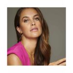 Elegante Damen Ohrstecker Radiant Gold aus Edelstahl mit Zirkonia-Kristallen, ideal für jeden Anlass.