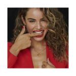 Elegante Damen Halskette Radiant Gold aus Edelstahl mit Herz-Anhänger und strahlenförmigen Akzenten, ideal für jeden Anlass.