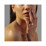 Elegante Damen Halskette Radiant Silber aus Edelstahl mit Muschel- und Perlenanhänger, perfekt für romantische Looks.