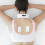 Elektromagnetisches Nacken- und Rückenmassagegerät Calmagner InnovaGoods in Weiß und Schwarz, ideal für Entspannung und Wellness.