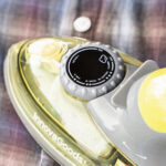 2-In-1 Mini-Dampfbügeleisen von Velyron InnovaGoods, vertikal und horizontal einsetzbar, 800 W, kompakt und tragbar.