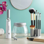 Automatischer Make-up-Pinselreiniger und -trockner von InnovaGoods in modernem Design, ideal für die schnelle Reinigung von Make-up-Pinseln.