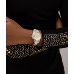 Elegante Damenuhr Guess MOONLIGHT – zeitloses Design und hochwertige Verarbeitung für jeden Anlass.