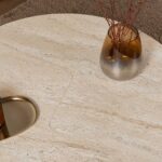 Eleganter Couchtisch MOIRA mit Travertin-Marmor-Effekt für stilvolle Tischdekoration