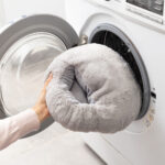 Elektrischer Fußwärmer 2 in 1 Elewa InnovaGoods in Grau, ideal für warme Füße und Komfort im Winter.