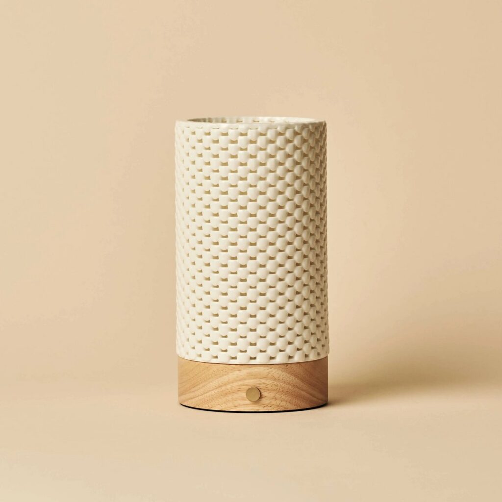 Luna Tischlampe Hellbraun aus Holz und Porzellan, dimmbar und wiederaufladbar