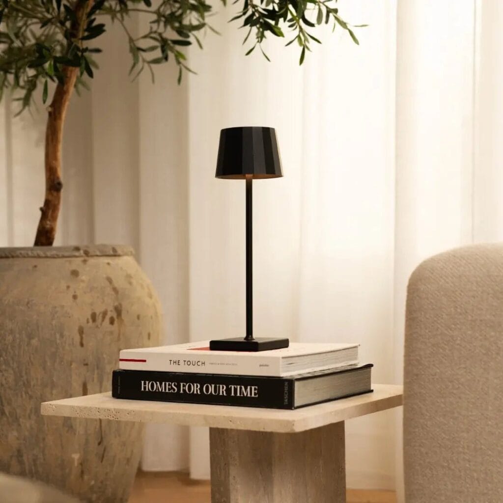 Wally Tischlampe Schwarz - wiederaufladbar und dimmbar