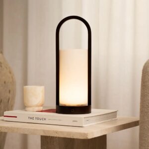 Evie Tischlampe Dunkelbraun - wiederaufladbare Holzlampe mit 3 Lichtmodi