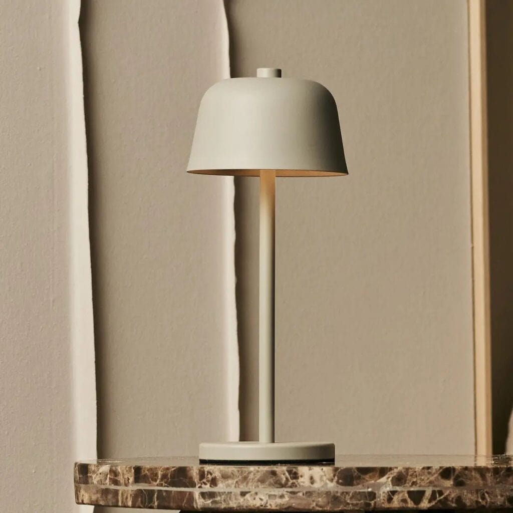 Anton Tischlampe Grau - wiederaufladbare, kabellose Tischlampe aus Metall