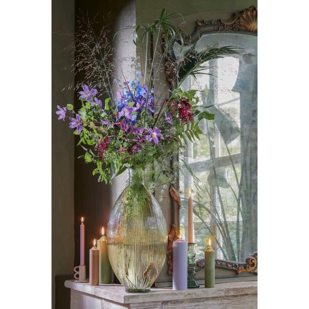 Sara Vase Hellbraun von Mica Decorations – stilvolle Flaschenvase aus recyceltem Glas