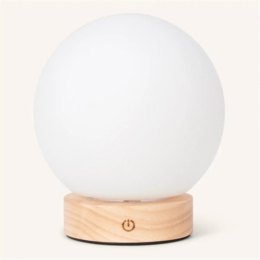 Flore Tischlampe Hellbraun - wiederaufladbare Holzlampe mit dimmbarem Licht