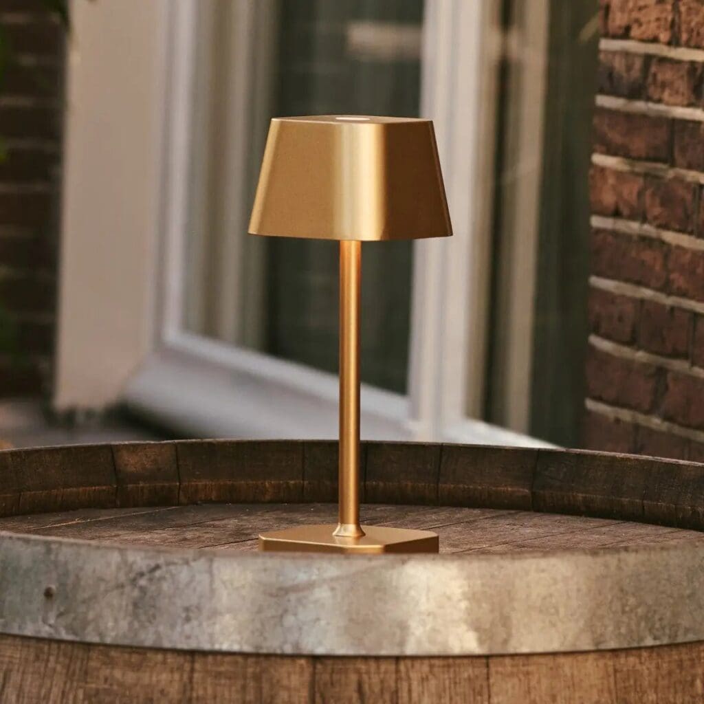 Zana Tischlampe Gold - elegante, kabellose Tischlampe mit dimmbarer LED-Technologie