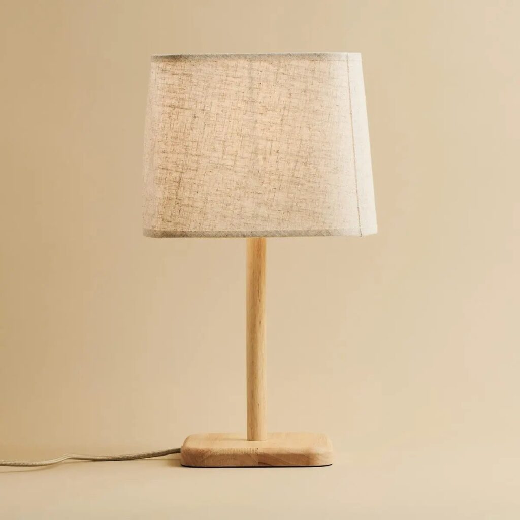 Marley Tischlampe Braun/Beige - Holzlampe mit beigem Schirm