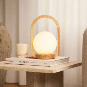 Skye Tischlampe Hellbraun - kabellose Holzlampe mit dimmbaren Lichtmodi