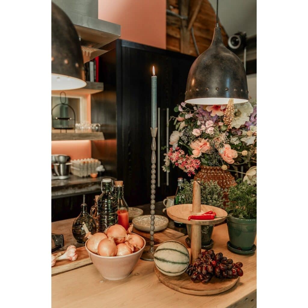 Kaden Etagere Holz - stilvolle Präsentation aus Mangoholz