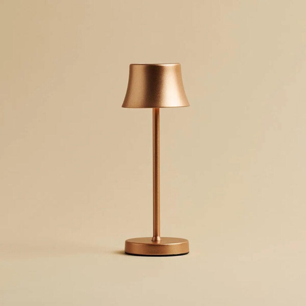 Deloni Tischlampe Kupfer - kabellos und dimmbar