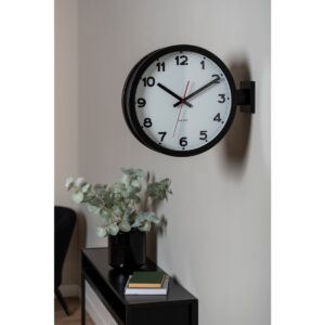 London Wanduhr Schwarz von Karlsson – elegantes Design, Aluminium