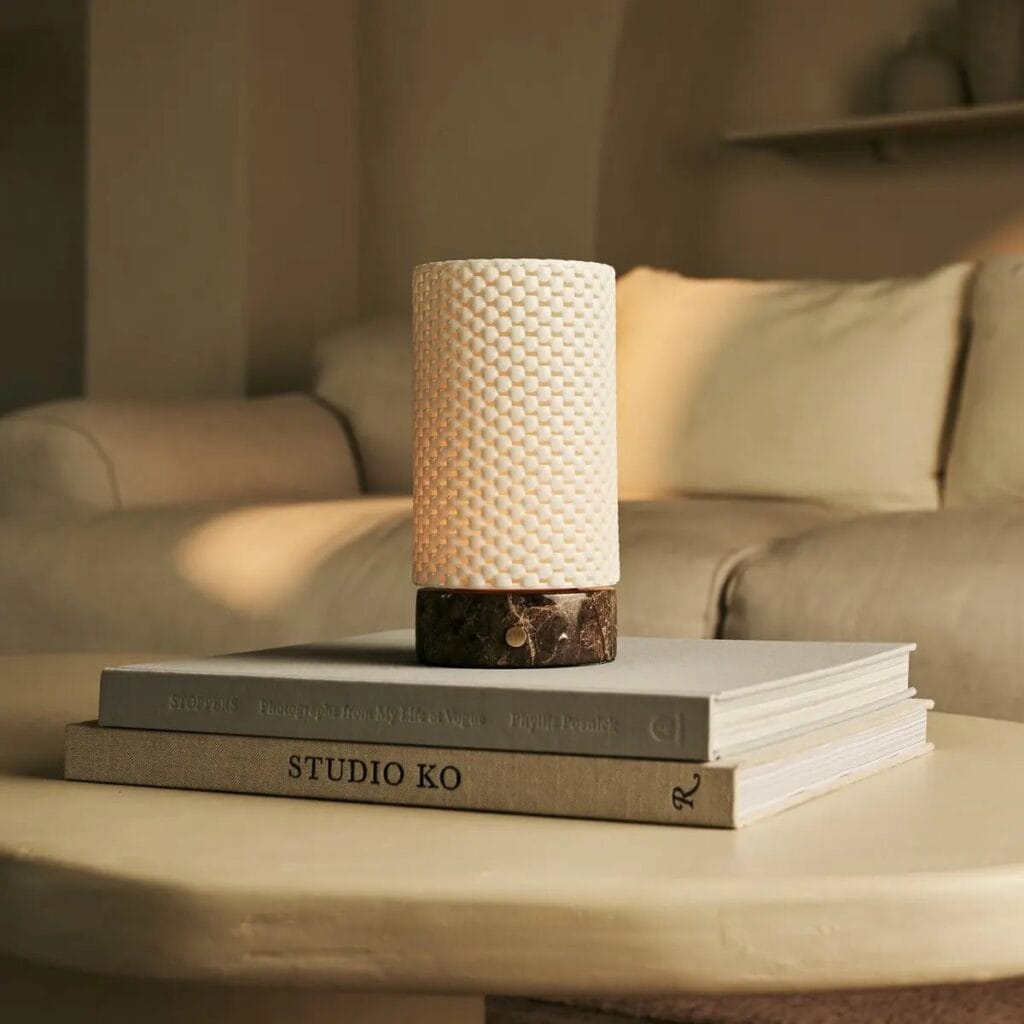 Luna Tischlampe Dunkelbraun - elegantes Design aus Porzellan und Marmor