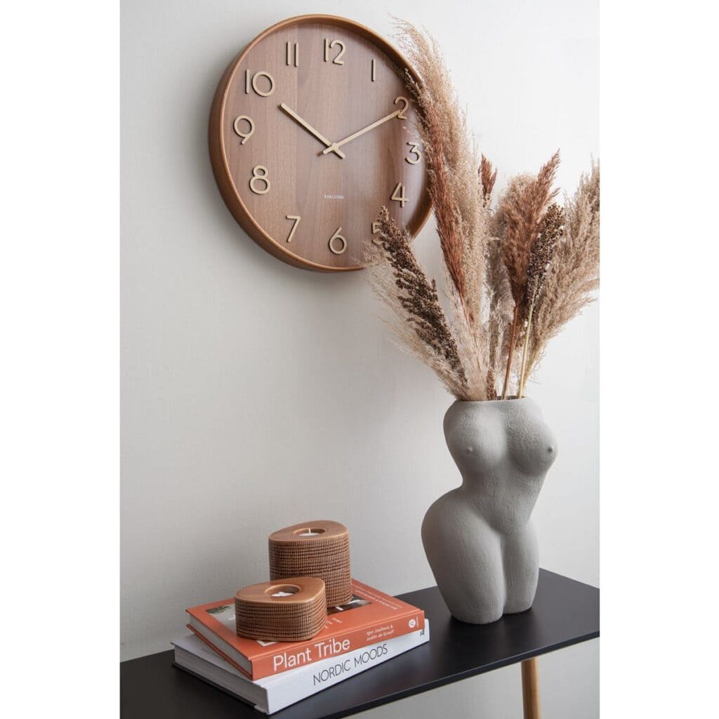 Woodra Wanduhr Dunkelbraun aus Walnussholz im Mid-Century-Look